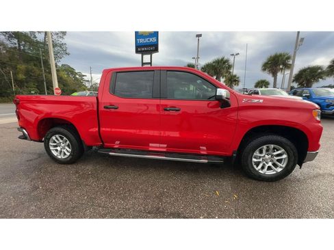 Used 2024 Chevrolet Silverado 1500 LT w/ Z71 Off-Road Package image 9