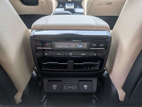 Used 2024 Acura MDX SH-AWD w/ Advance Package image 18