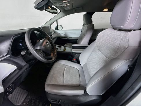Certified 2026 Toyota Sienna LE AWD/4WD image 11