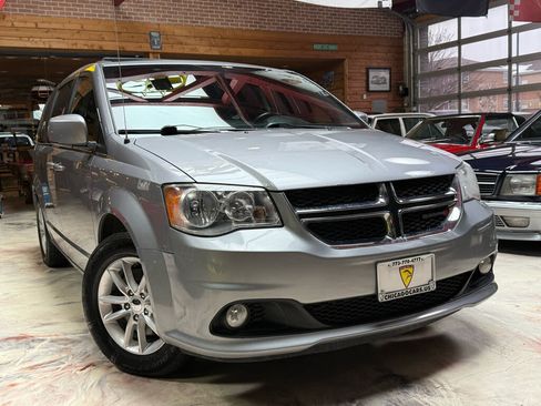 Used 2018 Dodge Grand Caravan SXT FWD image 3