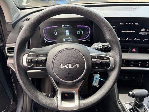 Used 2025 Kia Sportage LX FWD image 25