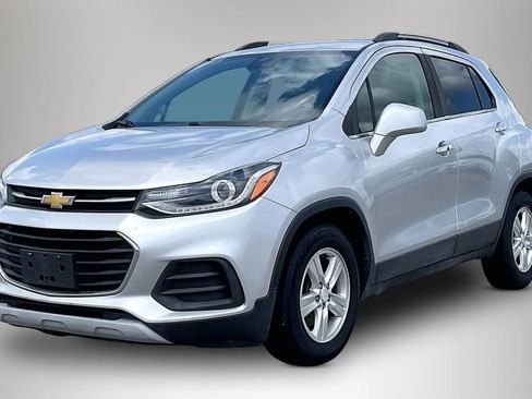 Used 2019 Chevrolet Trax LT w/ LT Convenience Package FWD image 2