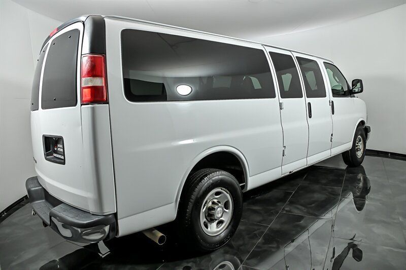 Used 2017 Chevrolet Express 3500 LT w/ LT Preferred Equipment Group RWD image 8
