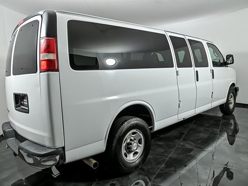 Used 2017 Chevrolet Express 3500 LT w/ LT Preferred Equipment Group RWD image 8