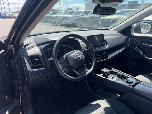 Used 2025 Nissan Rogue SV AWD/4WD image 11
