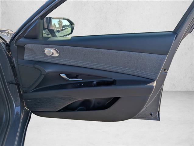 Certified 2025 Hyundai Elantra Limited FWD image 27