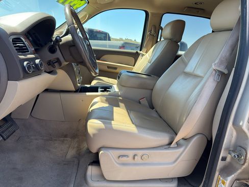 Used 2008 GMC Yukon XL SLT w/ SLT Preferred Equipment Group AWD/4WD image 9