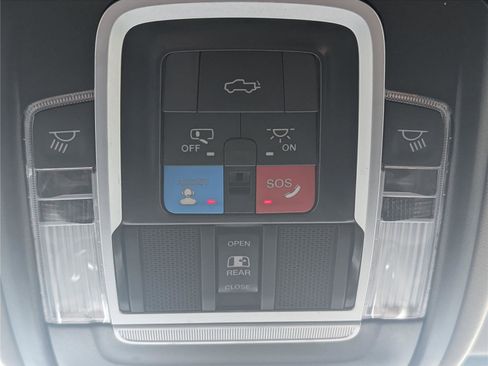 Used 2024 RAM 2500 Laramie AWD/4WD image 35