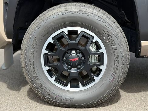 Used 2026 Toyota Tacoma TRD Off-Road w/ TRD Off Road Upgrade Package AWD/4WD image 9