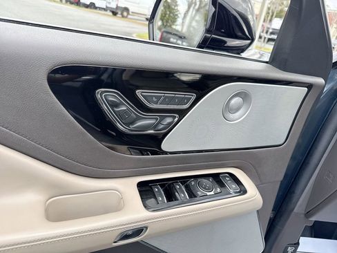Used 2022 Lincoln Aviator Reserve w/ Equipment Group 201A image 12