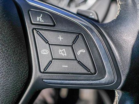 Used 2019 INFINITI QX30 Premium w/ Navigation Package image 16