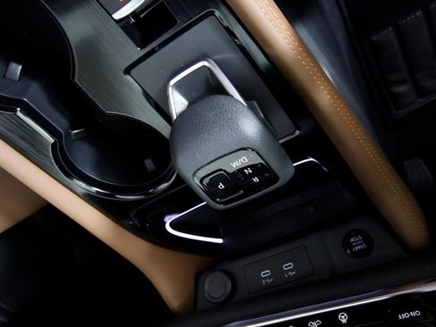 Used 2025 Nissan Rogue Platinum image 28