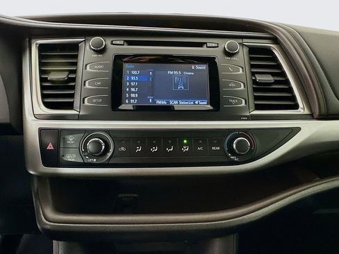 Used 2019 Toyota Highlander LE image 15