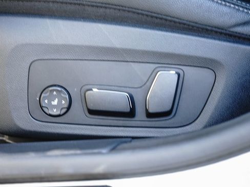 Used 2025 BMW M440i RWD image 19