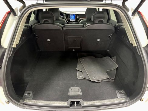 Used 2023 Volvo XC60 B5 Plus AWD/4WD image 36