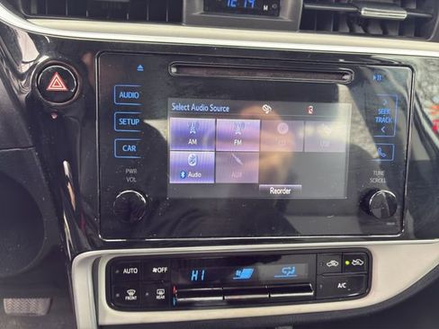 Used 2018 Toyota Corolla LE image 25