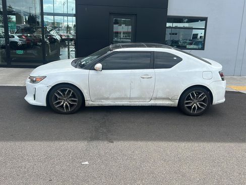 Used 2014 Scion tC FWD image 6