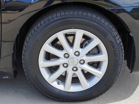 Used 2011 Toyota Camry XLE w/ SE/XLE Extra-Value Pkg FWD image 10