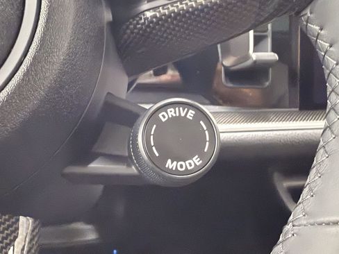 Used 2025 Porsche Cayenne image 19