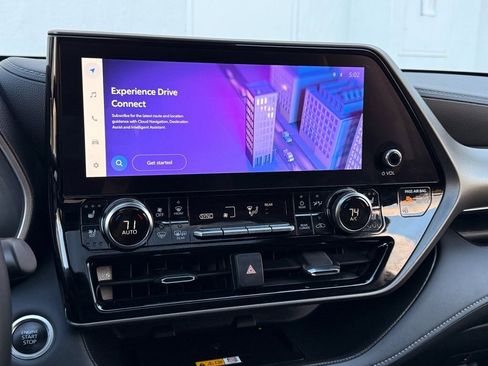 Used 2024 Toyota Highlander Limited image 17