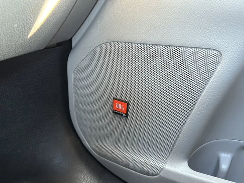 Used 2015 Toyota Highlander Limited image 21