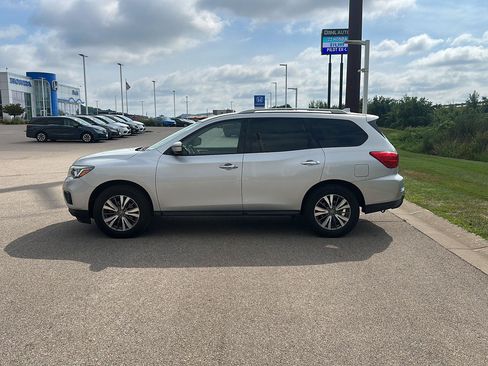 Used 2020 Nissan Pathfinder SV AWD/4WD image 6