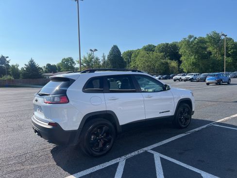Used 2020 Jeep Cherokee Latitude Plus w/ Cold Weather Group AWD/4WD image 6