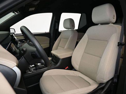 Used 2023 Chevrolet Traverse LS image 10