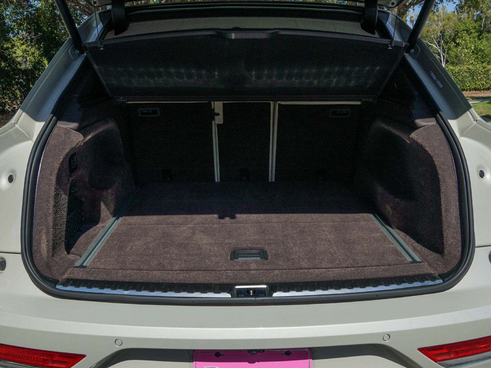 Certified 2023 Bentley Bentayga Extended Wheelbase AWD/4WD image 30
