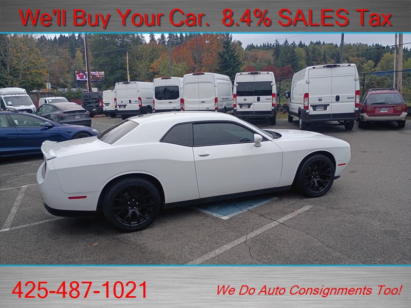 Used 2019 Dodge Challenger SXT RWD image 5