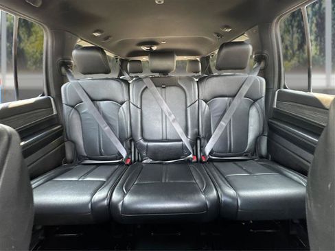 Used 2024 Jeep Wagoneer L Series II w/ Flexible Seating Group AWD/4WD image 15
