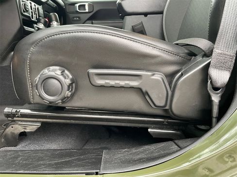 Used 2023 Jeep Gladiator Sport S image 32