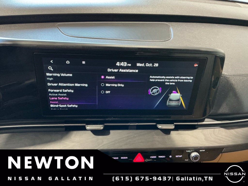 Used 2022 Kia Carnival EX FWD image 35