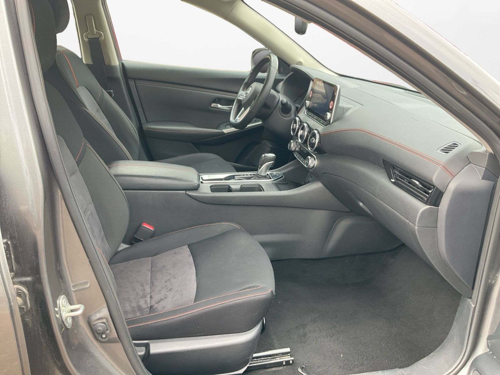 Used 2025 Nissan Sentra SR FWD image 17