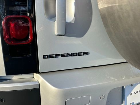 Used 2023 Land Rover Defender 110 S image 14