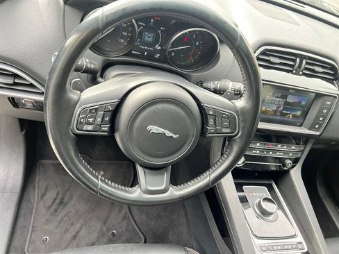 Used 2017 Jaguar F-PACE Prestige image 34