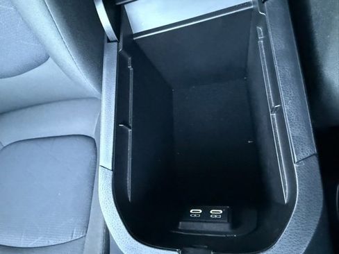 Used 2025 Toyota RAV4 XLE image 35