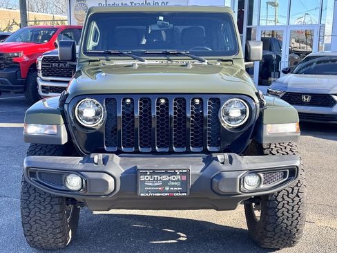 Certified 2022 Jeep Gladiator Willys image 2