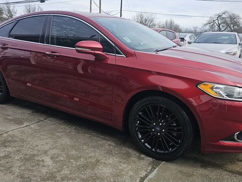 Used 2016 Ford Fusion SE w/ Equipment Group 202A image 2