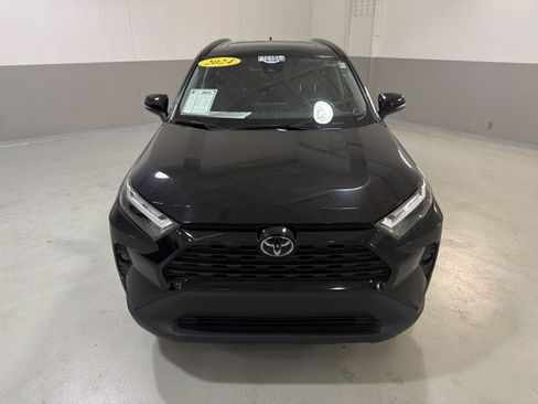 Used 2024 Toyota RAV4 XLE w/ Convenience Package FWD image 3