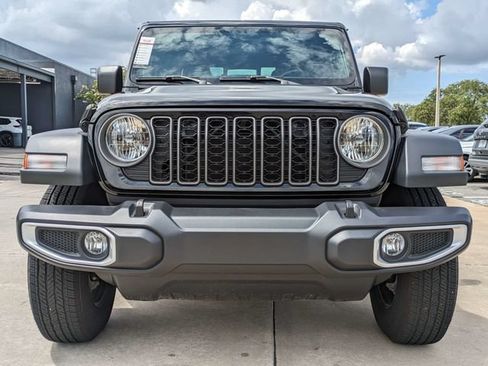Used 2025 Jeep Gladiator Sport AWD/4WD image 3