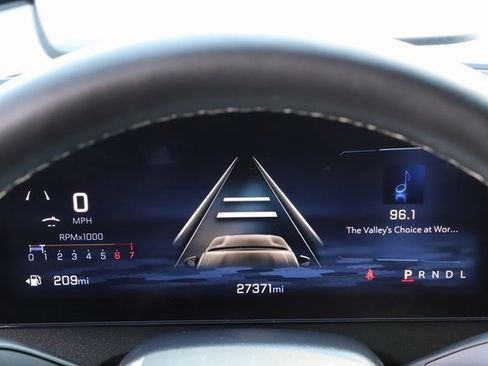 Used 2025 Chevrolet Traverse LT image 26