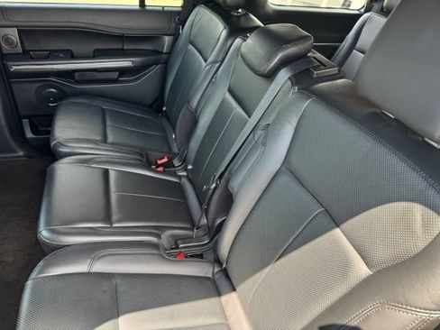 Used 2018 Ford Expedition XLT w/ Equipment Group 202A AWD/4WD image 8