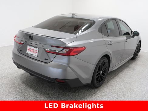Used 2025 Toyota Camry SE image 7