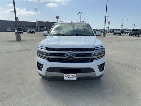Used 2022 Ford Expedition XLT RWD image 3