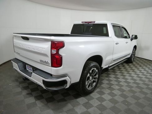 Used 2022 Chevrolet Silverado 1500 High Country w/ Z71 Off-Road Package image 3