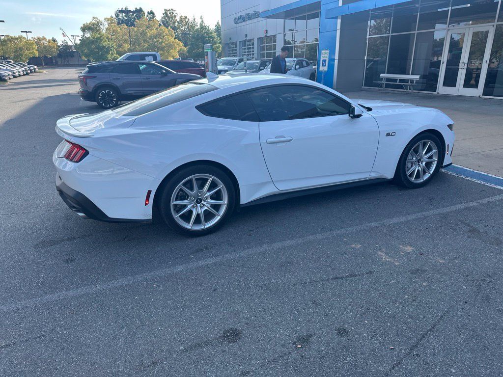 Used 2025 Ford Mustang GT Premium RWD image 5