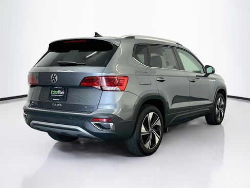 Used 2023 Volkswagen Taos SE w/ Panoramic Sunroof Package AWD/4WD image 9