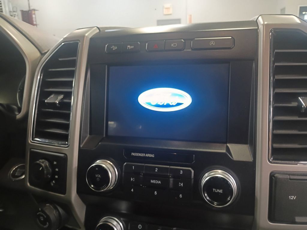 Used 2019 Ford F150 Lariat w/ Equipment Group 502A Luxury AWD/4WD image 21