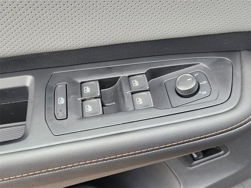 New 2025 Volkswagen Atlas Peak Edition SE image 4